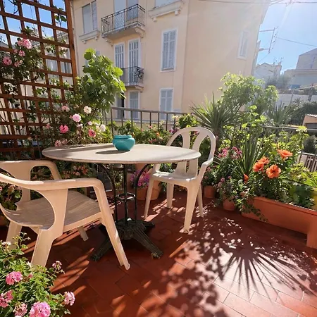 Le Tassigny #central #quiet #air Conditioning #wifi アパート