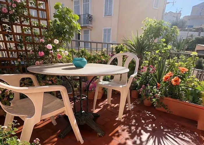 Le Tassigny #central #quiet #air Conditioning #wifi アパート